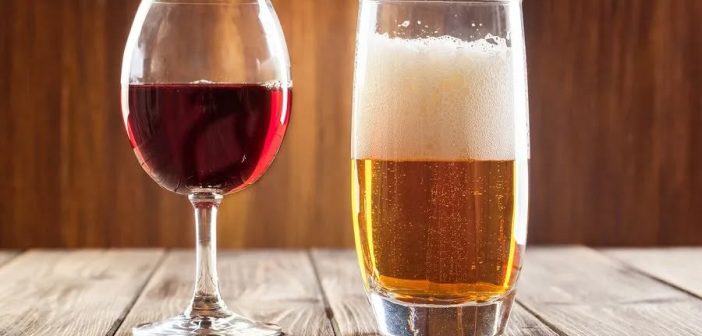 Κρασί vs μπύρα: Τι δείχνει νέα μελέτη για την υγεία της καρδιάς και τη μακροζωία