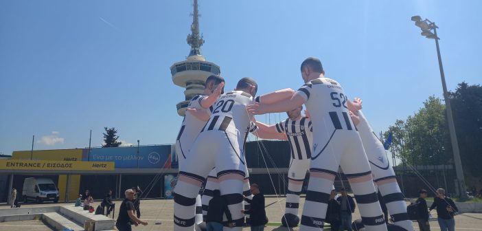 Εντυπωσιάζουν οι φουσκωτοί παίκτες του ΠΑΟΚ στην πλατεία ΔΕΘ