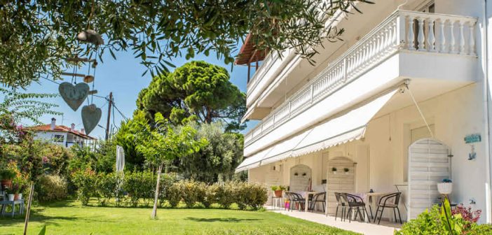 Ανακαλύψτε το απόλυτο καλοκαιρινό σας καταφύγιο στο Athos Mare στο Πευκοχώρι Χαλκιδικής.