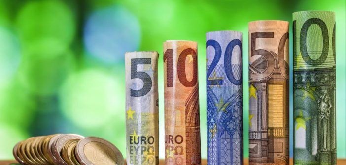 Οι περισσότεροι Έλληνες έχουν λιγότερα από 1.000 ευρώ στην τράπεζα